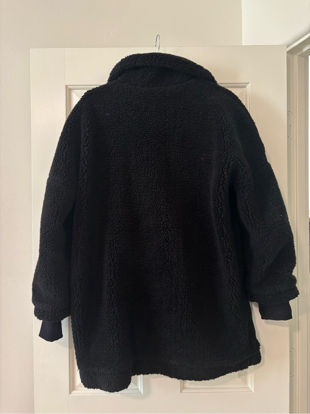 Varley Black Sherpa Mid Length Jacket with Zip Pocket - Picture 2 of 5